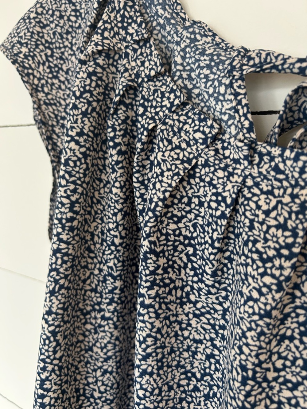 Lauren Conrad Light and Flowy XS 100% Polyester Blouse. Ties in The Back. - Picture 3 of 5
